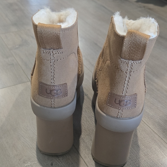 UGG New Heights Suede Platform Ankle Boots New no Tags - Picture 2 of 3